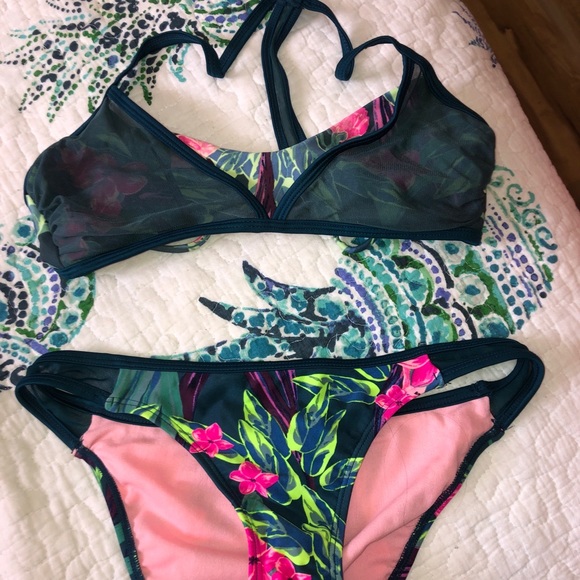 Xhileration TOP ONLY bikini top - Picture 1 of 2